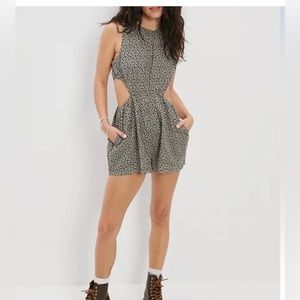 American Eagle Flower Print Cut Pit Sides Romper with Keyhole Back Size XS
